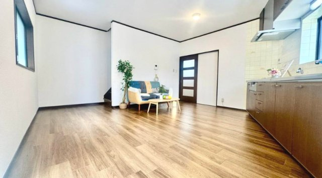 森小路戸建の居間・リビング