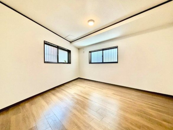 森小路戸建の洋室