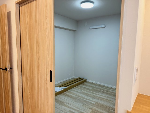 京王北野マンションＣ棟の洋室|～キッチン脇にある4.6帖の洋室です～
