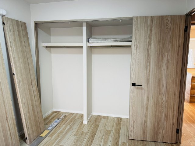 京王北野マンションＣ棟の収納|～収納力の高いクローゼット完備～
