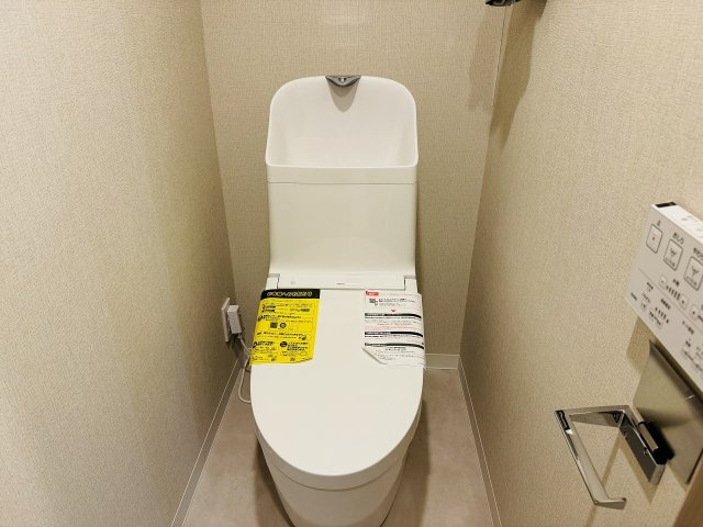 京王北野マンションＣ棟のトイレ|～新規交換済、暖房温水洗浄機能付きトイレ　冬場は特に嬉しい機能ですね～
