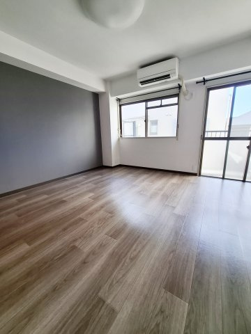 六番館の居間・リビング