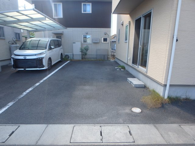 上富井戸建の駐車場