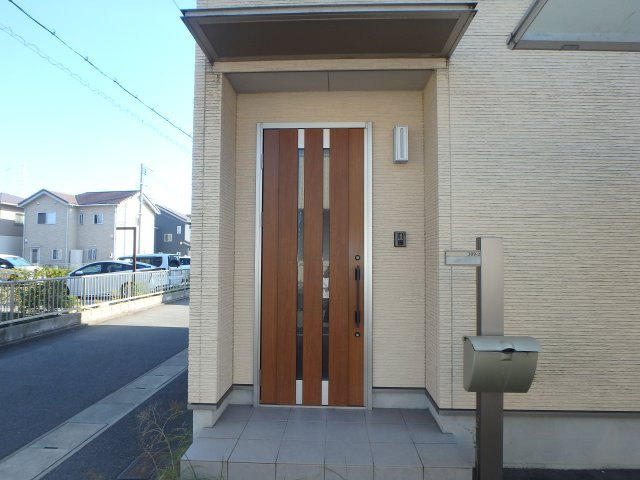 上富井戸建の玄関