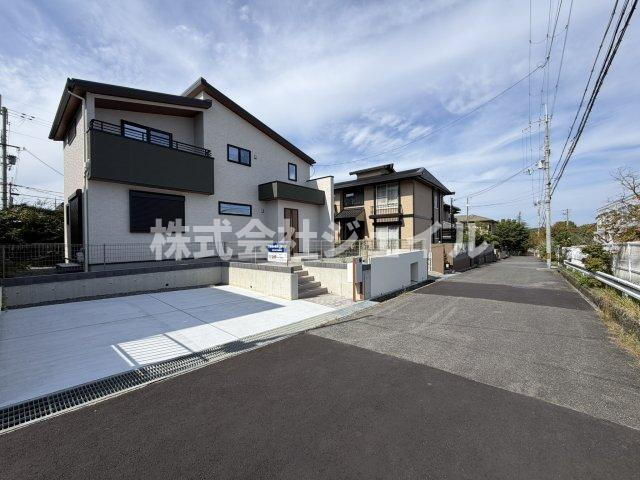 新築戸建　三田市富士が丘３丁目の前面道路含む現地写真