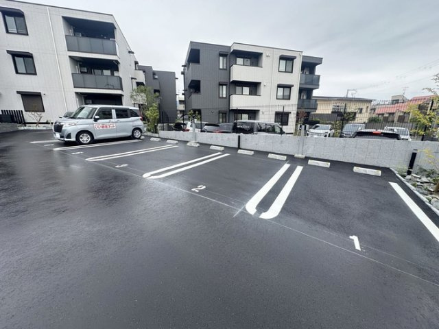 NIGAWA RESIDENCEⅡの駐車場