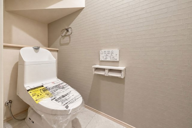 尼崎市富松町4丁目新築一戸建て│4LDK+駐車1台可のトイレ|1・2階に1か所ずつウォッシュトイレを導入しています。