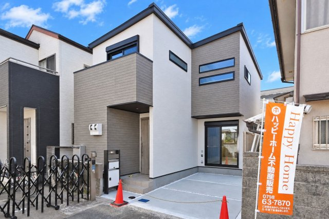 尼崎市富松町4丁目新築一戸建て│4LDK+駐車1台可の外観|阪急神戸線「稲野」駅徒歩15分の好立地！地震の際に安心の制震装置採用、耐震等級3級取得！ 大阪ガス「太陽光スマイルーフ」搭載！即日のご案内が即日可能です。皆様からのご連絡心よりお待ちしております。