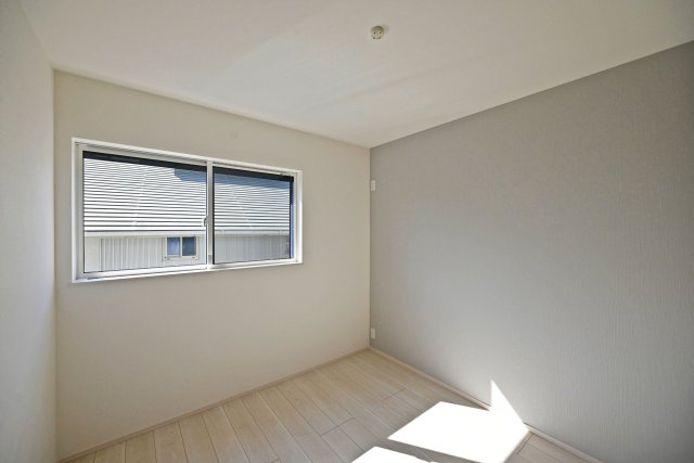 尼崎市富松町4丁目新築一戸建て│4LDK+駐車1台可の子供部屋|-洋室約5.2帖(2F)-
