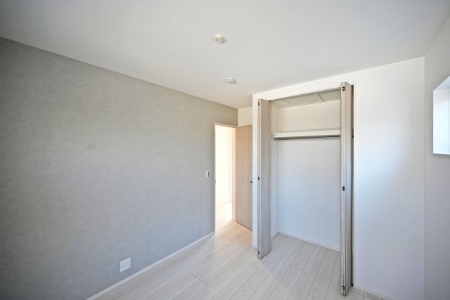 尼崎市富松町4丁目新築一戸建て│4LDK+駐車1台可の収納|-洋室約5.2帖(2F)-