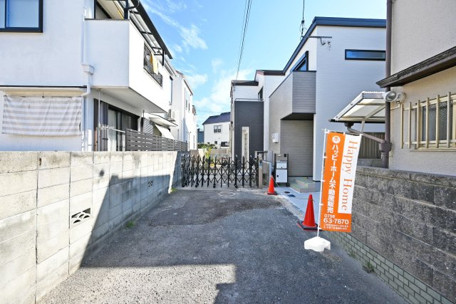 尼崎市富松町4丁目新築一戸建て│4LDK+駐車1台可の前面道路含む現地写真|前面道路は北側に約3.9ｍ幅です。