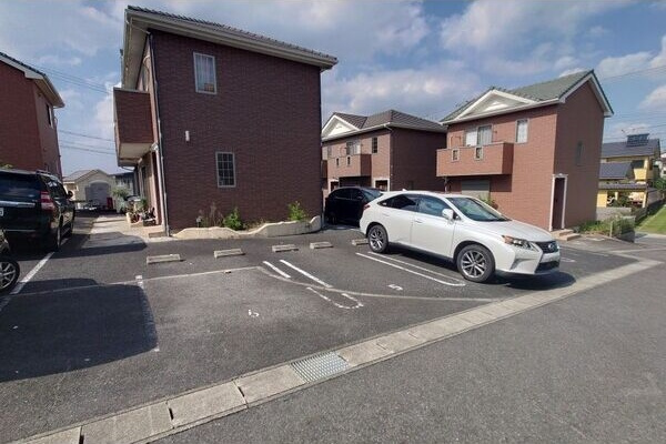 ウインズガーデンの駐車場