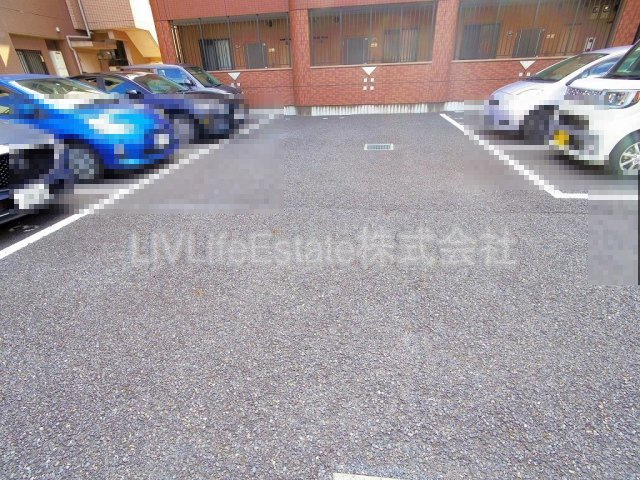 小平市花小金井７丁目の賃貸マンションの駐車場