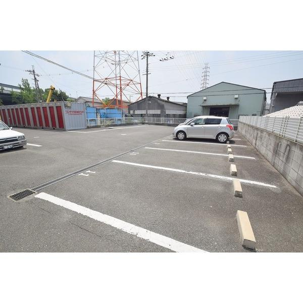 ホワイトウェルⅡの駐車場