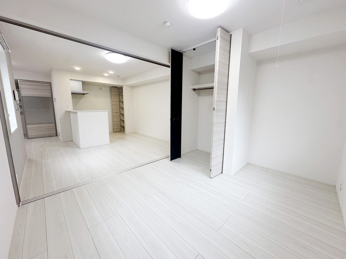 NIGAWA RESIDENCEⅡの居間・リビング