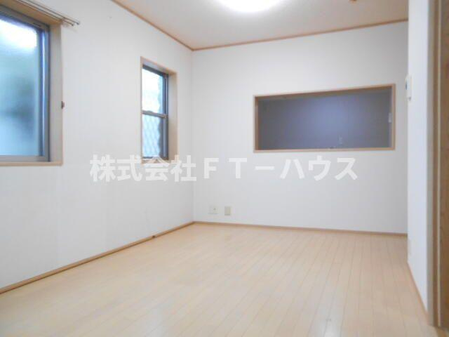 飯山満町戸建の居間・リビング