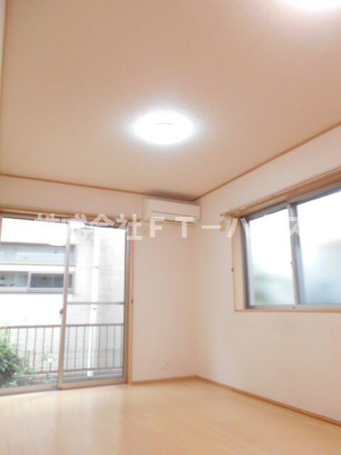 飯山満町戸建の居間・リビング