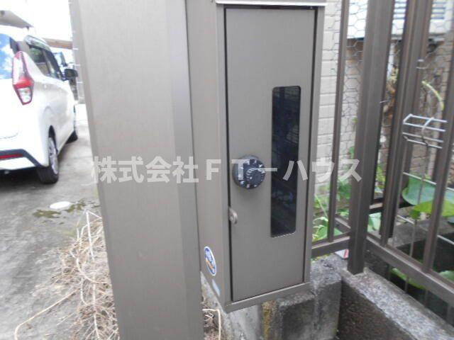 飯山満町戸建のエントランス