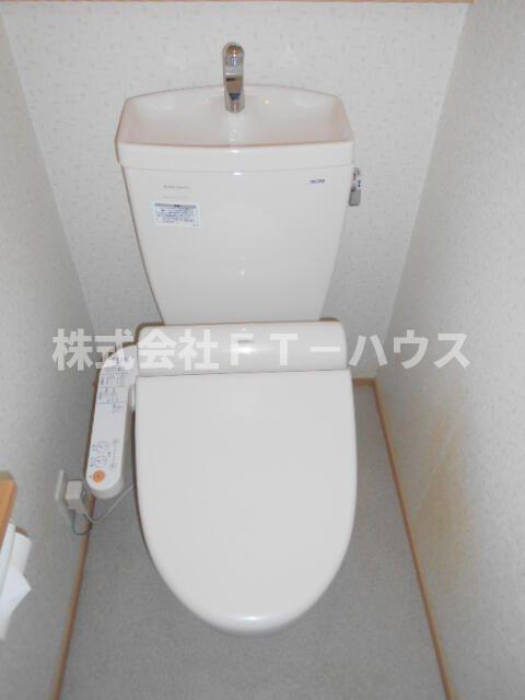 飯山満町戸建のトイレ