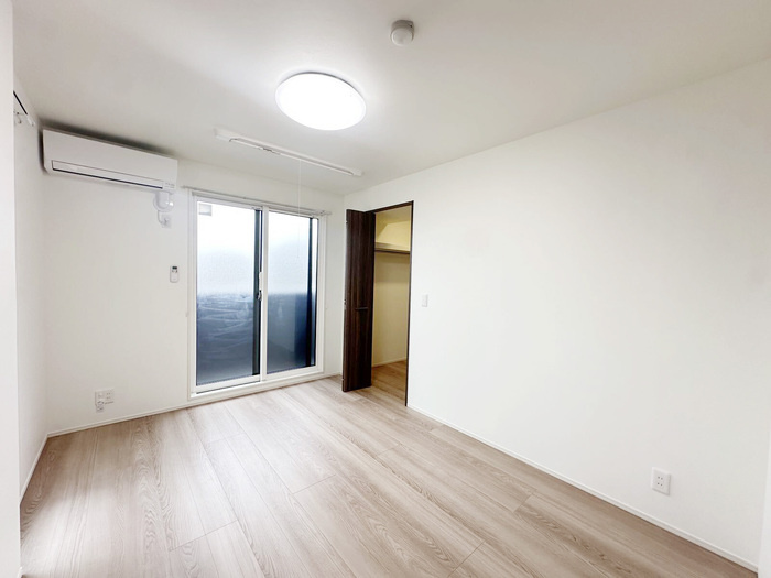 NIGAWA RESIDENCEⅡの居間・リビング