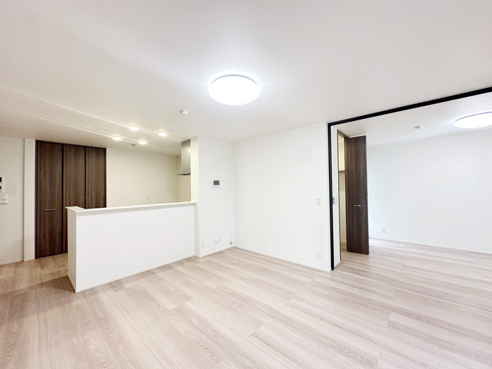 NIGAWA RESIDENCEⅡの居間・リビング