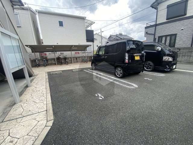 ケーティーハイツ　B棟の駐車場