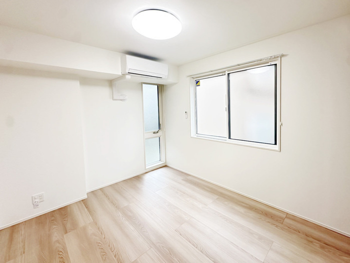 NIGAWA RESIDENCEⅡの居間・リビング