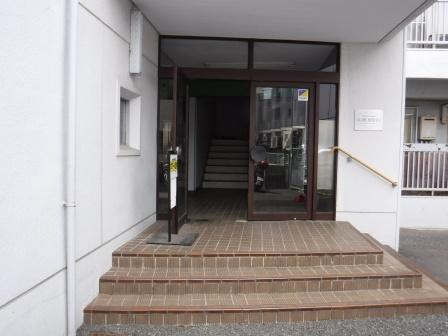 グロワール志村のエントランス