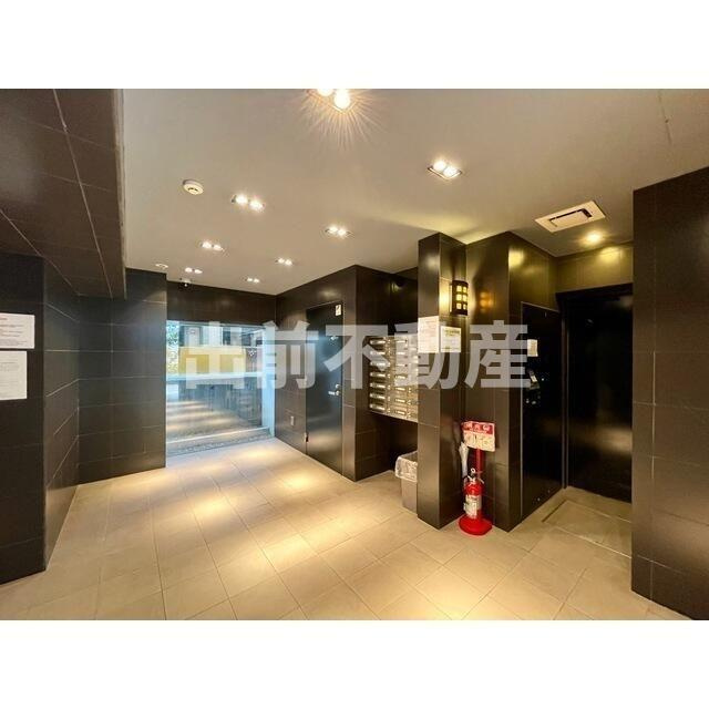プラティーク新宿WESTのエントランス