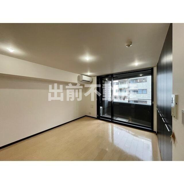 プラティーク新宿WESTの居間・リビング