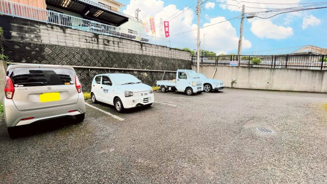 サンヒルズの駐車場