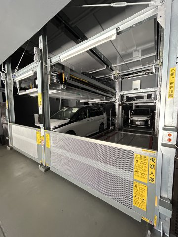 グランドメゾン谷町４丁目の駐車場