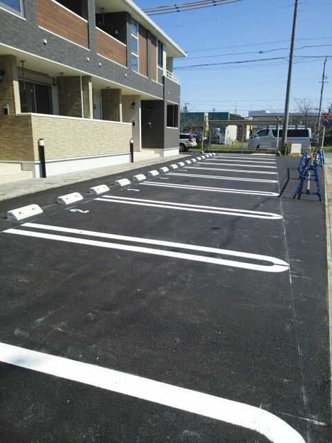 ローダンセの駐車場