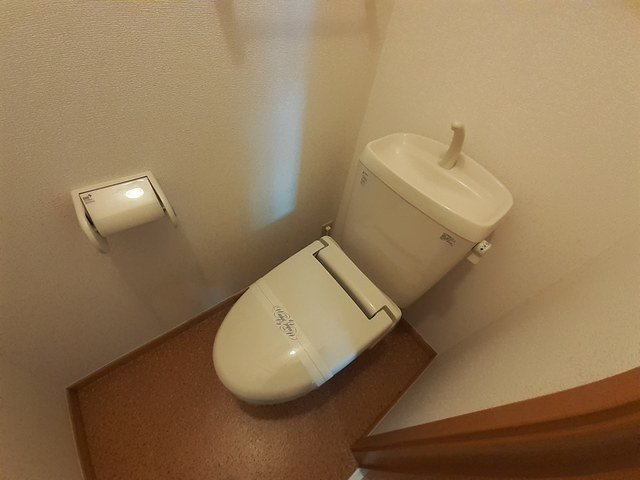朝倉郡筑前町二のアパートのトイレ|落ち着いたトイレです