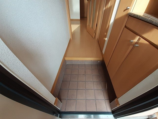 朝倉郡筑前町二のアパートの玄関|シンプルで使いやすい玄関です