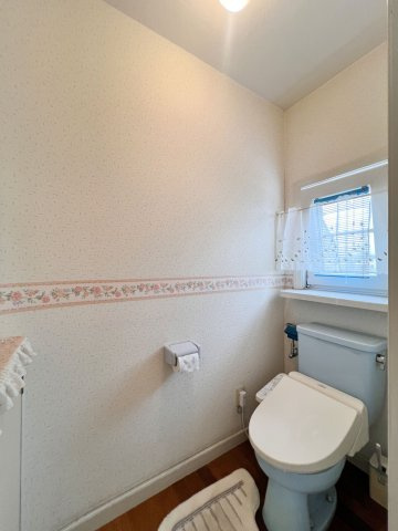 【中古戸建】前橋市荒子町　のトイレ|■トイレ｜1階、2階にもトイレをご用意しております♪窓付きなので常に換気もでき、綺麗保てます♪