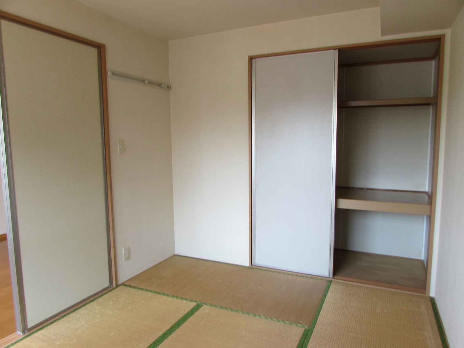 デルプラトⅡの収納|和室にも押入があり、収納は多いお部屋です