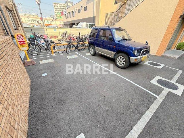 新大阪ファミール西館の駐車場