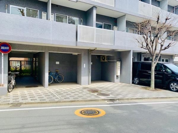 大井町タウンハウスの駐車場