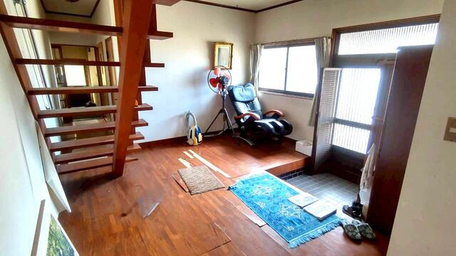 土佐市高岡町甲　中古戸建の玄関