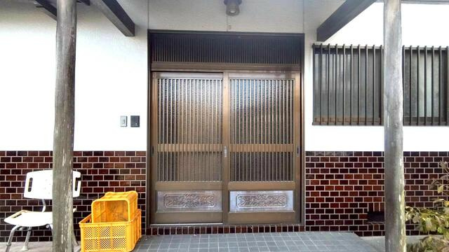土佐市高岡町甲　中古戸建の玄関