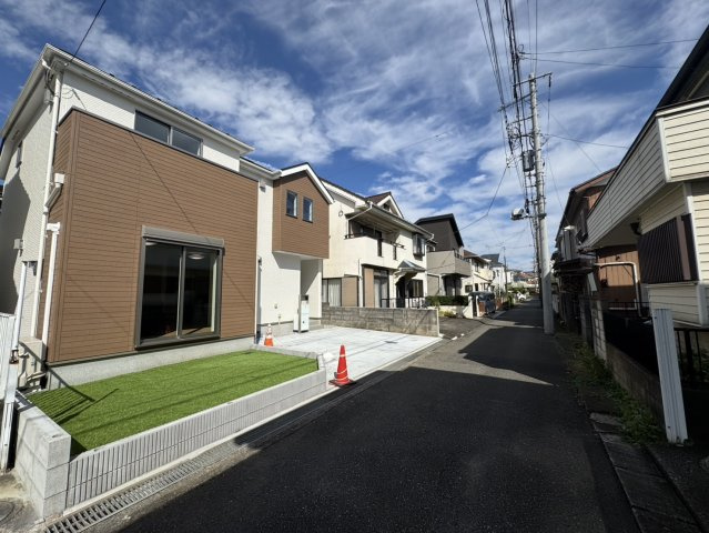 日野市日野台2丁目の前面道路含む現地写真