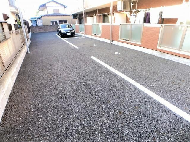 プライムコートの駐車場
