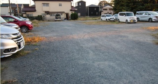 アルティア壱番館の駐車場