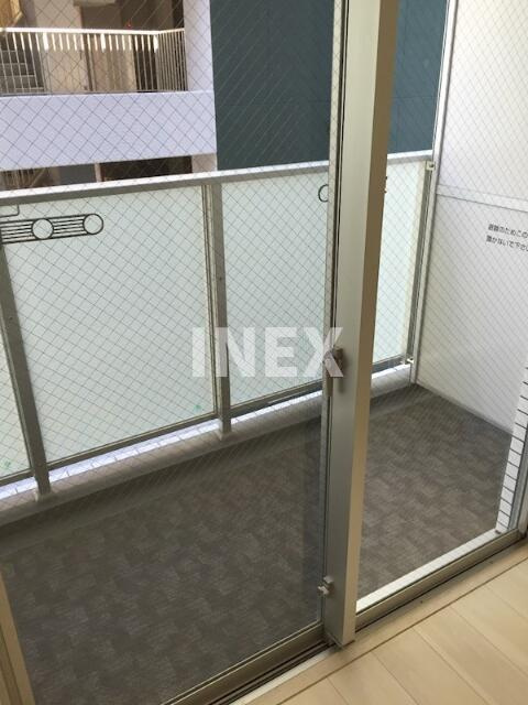 横浜市神奈川区栄町の賃貸マンションのバルコニー
