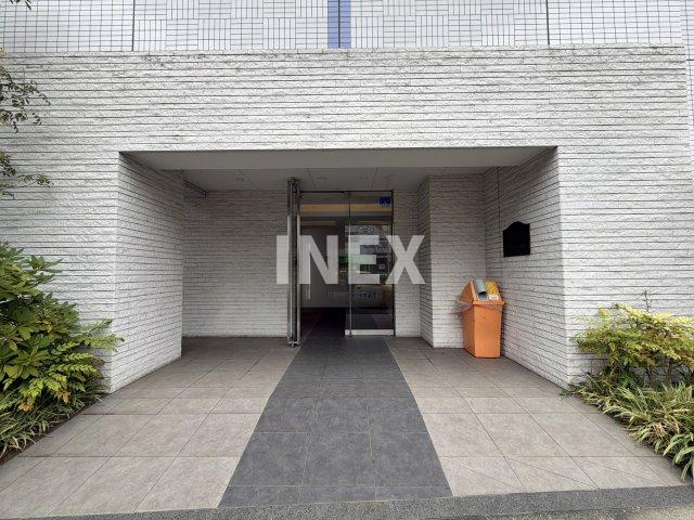 横浜市神奈川区栄町の賃貸マンションのエントランス