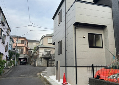 【外観】 | 相模台ハイツ　Ｄ棟 | 前面道路を含む現地周辺の写真です。小田急相模原駅から徒歩15分の相模台5丁目エリアに位置しており、閑静な住宅街が広がっています。道路との関係や日当たり具合、車通りの多さなど、現地でじっくりご確認くださ