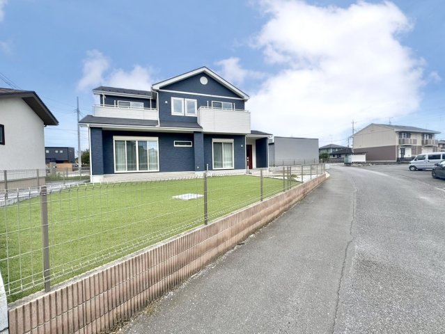 【中古戸建】邑楽郡邑楽町大字中野の外観|■外観｜庭付き一戸建てならお子様やペットが走り回っても大丈夫！伸び伸びと遊び、過ごすことができます♪