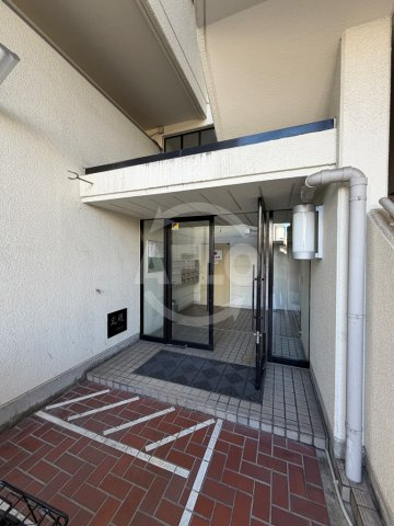 メゾンベルクレール中津のエントランス