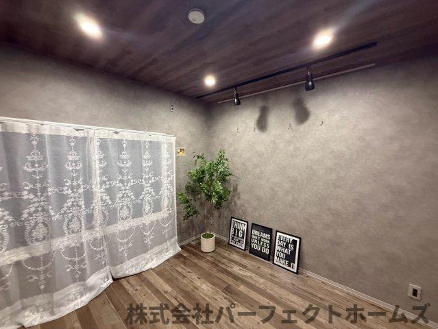 田口1丁目リノベ戸建の洋室|スタンダードな洋室です